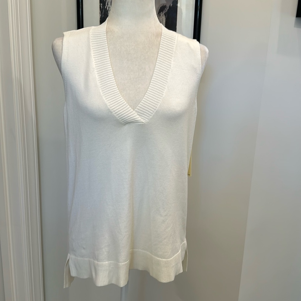 NWT- Cyrus Sleeveless High Low V-Neck Sweater Vest. Size M